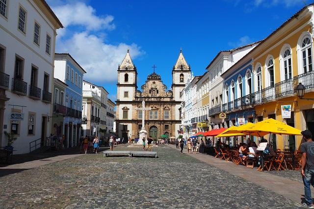Il bianco e nero del Brasile, ultima tappa – Di Nadia Clementi – Il diario di viaggio in Brasile si conclude a Salvador de Bahia, una città povera e violenta, con il più alto tasso di omicidi del Brasile