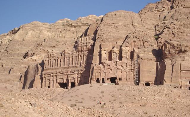 Viaggiando nei territori di Israele e Giordania/ 3 – Di Nadia Clementi – Petra è un sito archeologico della Giordania, posto a circa 250 km a sud della capitale Amman ed è Patrimonio dell’Umanità