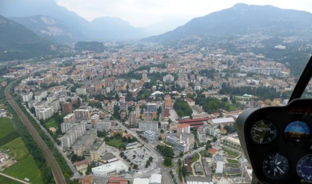 Una domenica tra le nuvole – Di Nadia Clementi – Superate le 2000 presenze già sabato a «Festivolare», la due giorni dedicata alla scoperta del volo presso l’Aeroporto G. Caproni di Mattarello