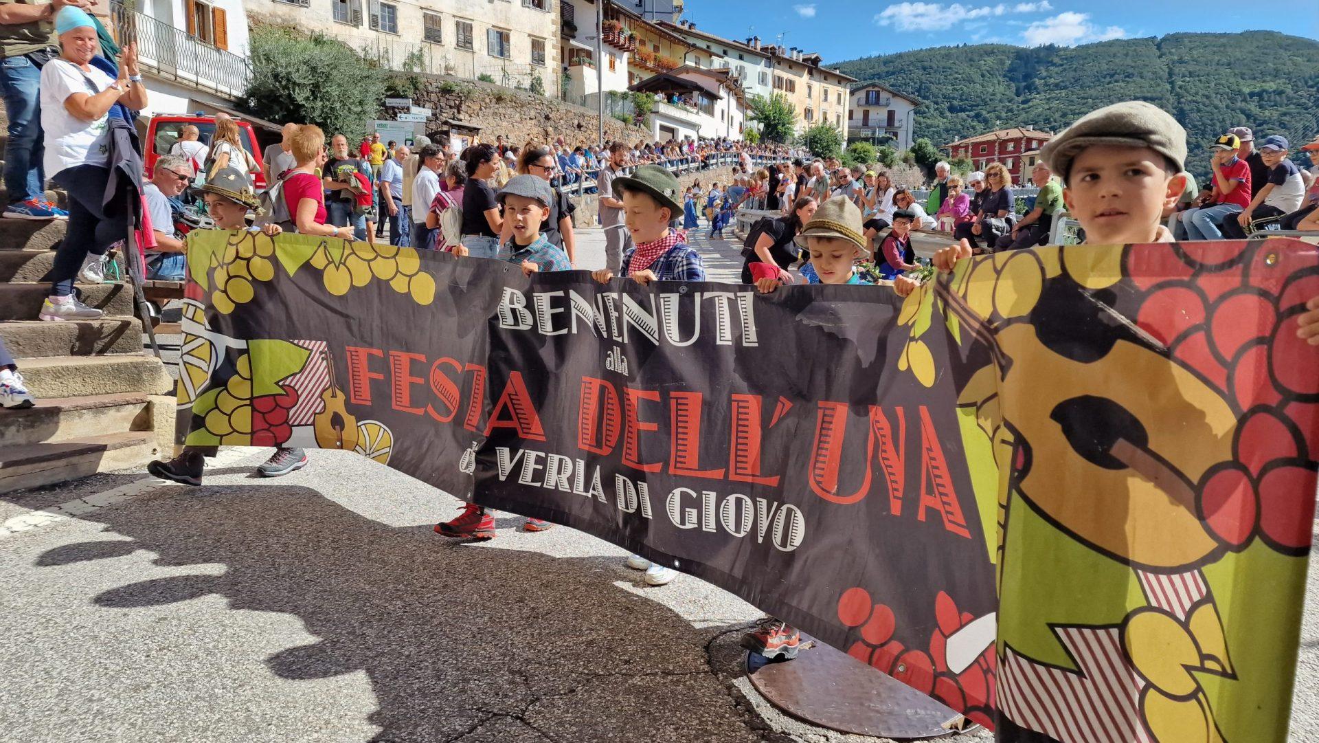 Festa dell’Uva di Giovo: trionfa il carro Sfumature Divine