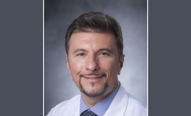 Sinossi della fuga di cervelli – Di Nadia Clementi – La carriera del Prof. Alessandro Iannaccone dall’Italia agli Stati Uniti in un percorso di eccellenza nel campo della medicina, in particolare nell’oculistica