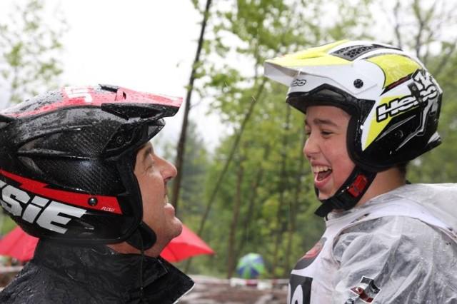 Quando lo sport diventa una terapia vincente – Di Nadia Clementi -Le vite di Michele e di papà Roberto cambiano completamente quando incontrano una moto da trial: «Stiamo riuscendo a rompere questo muro di gomma»