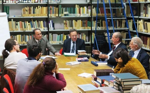 Il labirinto dell’«itanglish» (e come uscirne) – Di Nadia Clementi – Ne parliamo con il prof. Gabriele Valle, filosofo e traduttore italo-peruviano, docente presso l’Istituto Accademico per Interpreti e Traduttori di Trento