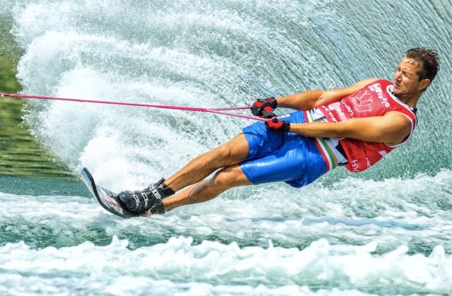 Un trentino campione mondiale di sci nautico – Di Nadia Clementi – Thomas Degasperi ha imparato a sciare sulle acque del lago di Caldonazzo