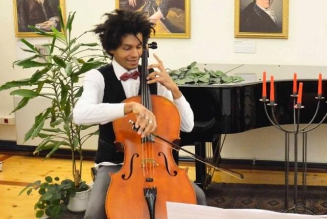 Musica e benessere sono strettamente collegati – Di Nadia Clementi – La cura del violoncellista Omar Flavio Careddu: un artista poliedrico dedito alla solidarietà e alla didattica