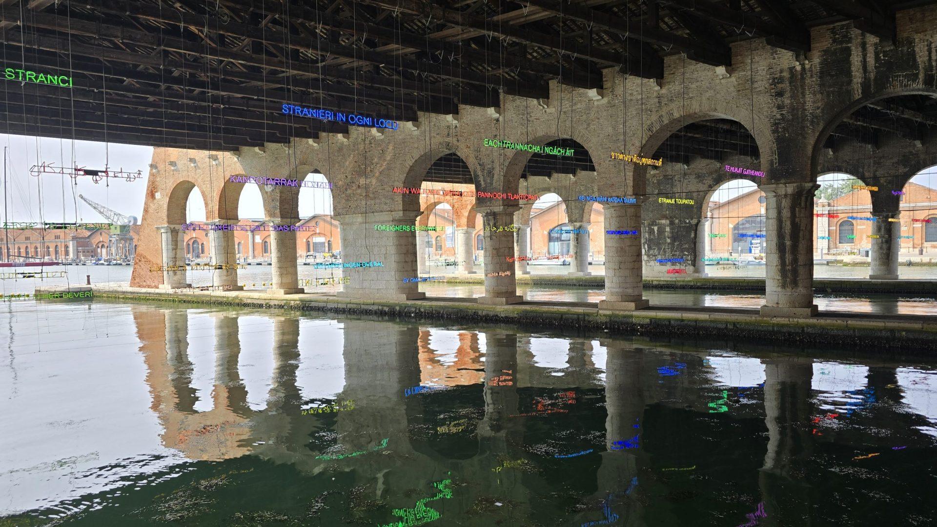 Visita alla 60ª Esposizione Internazionale d’Arte di Venezia: “Stranieri Ovunque”